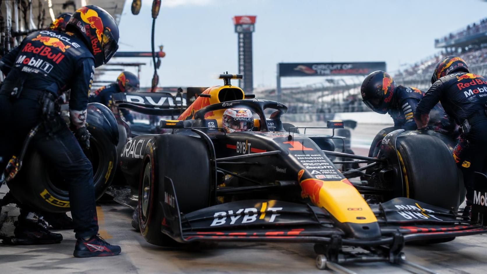 after another radio failure, max verstappen suggests sign language could help him communicate with his team during races.