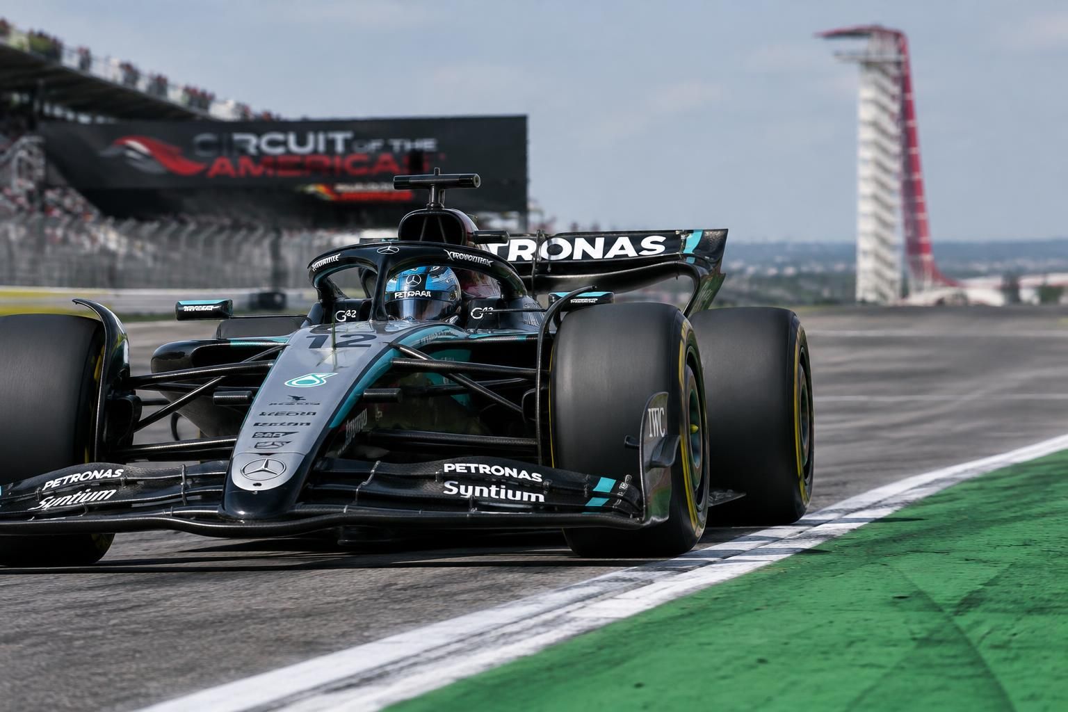 kimi antonelli highlights a key issue in austin’s f1 track-limits debate, bringing renewed attention to how drivers and officials navigate the circuit’s boundaries.